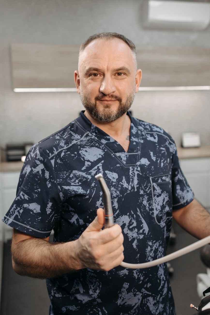 Dr. Sergio Aravena, implantología